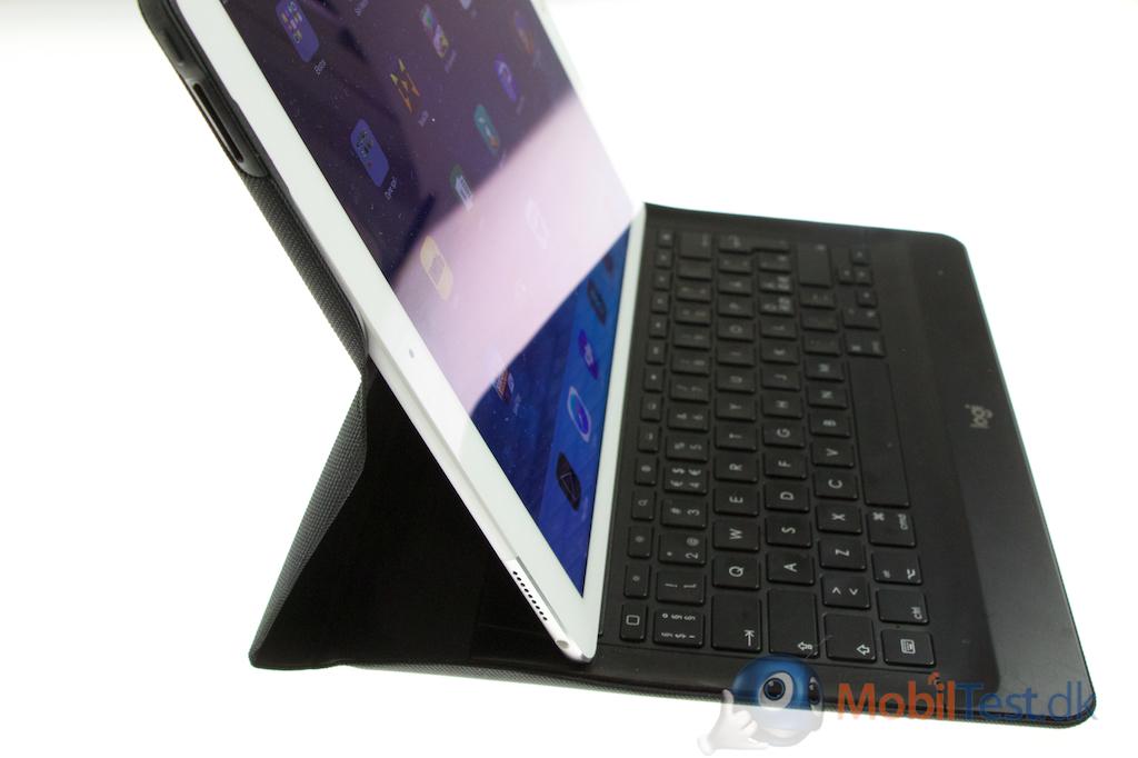 iPad Pro og tastatur set fra siden